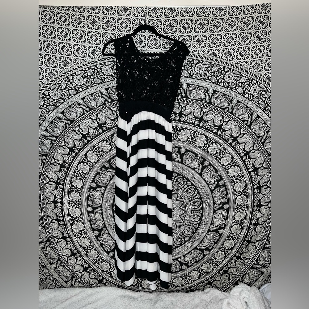 New Black & White Maxi Dress Chiffon Stripes XL Black Top is Lace runs small